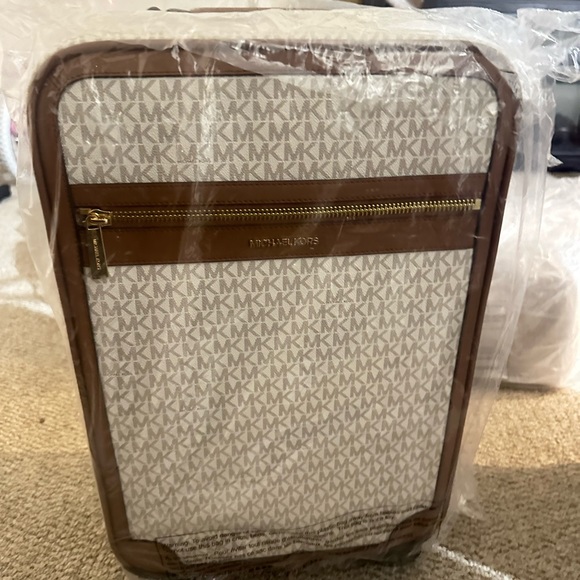 Michael Kors Travel Small Vanilla PVC Trolley Rolling Suitcase Carry On Bag - Picture 2 of 2